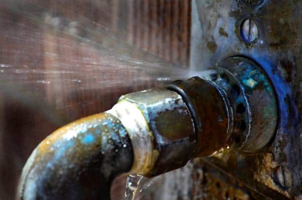Read more about the article How to Successfully Handle a Burst-Pipe Emergency