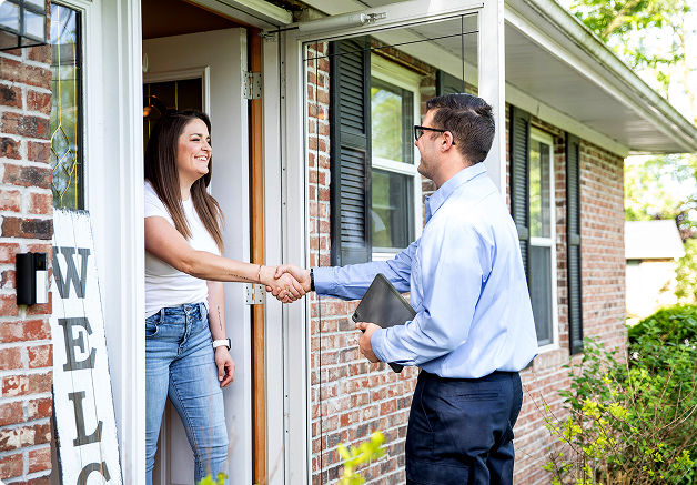 Arnold & Sons tech showing financing options to customer